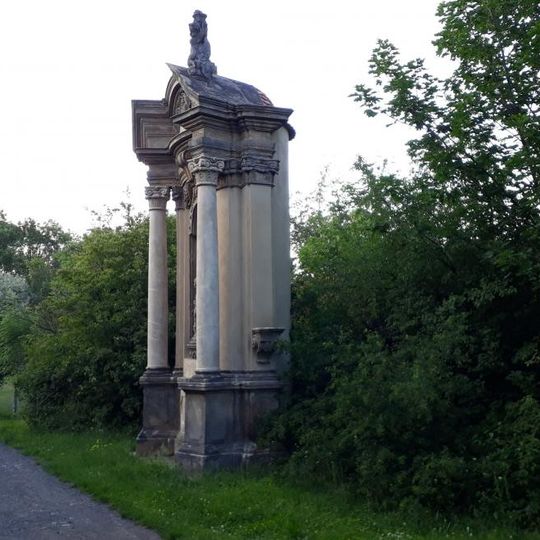 Kaplička na křížové cestě u Vtelna