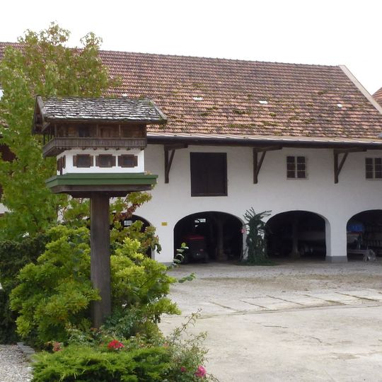 Stall- und Remisengebäude des Vierseithofes