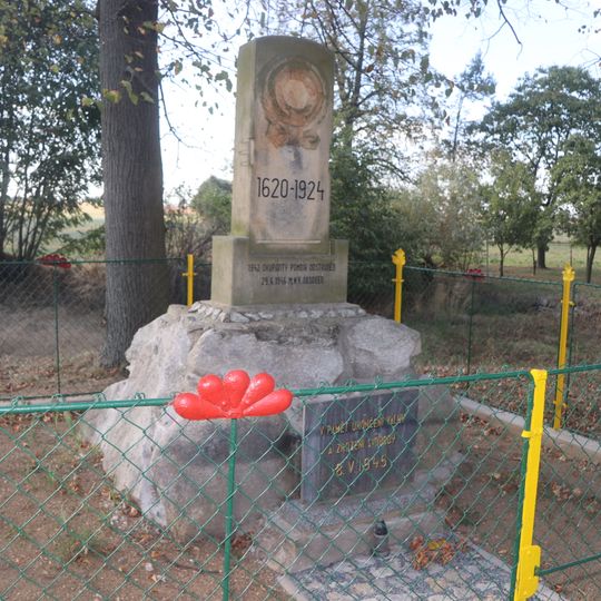 Pomník obětem druhé světové války ve Vacenovicích