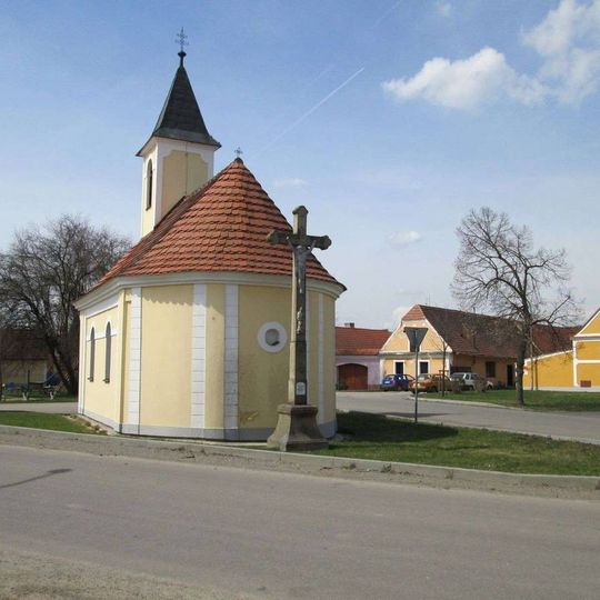 Kříž u kaple v Borkovicích