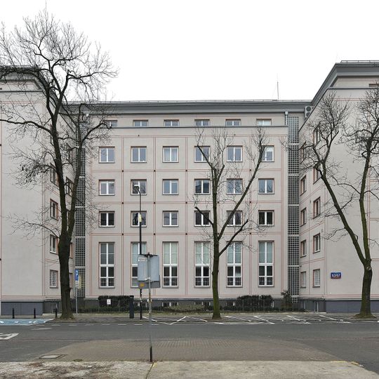 Biurowiec przy ulicy Hożej 63/67