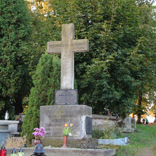 Parish cemetery in Dys