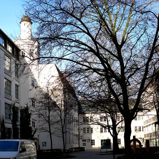 Ehem. Gewerbeschule, jetzt Berufsschule für Bau- und Kunsthandwerker/Berufsbildungszentrum