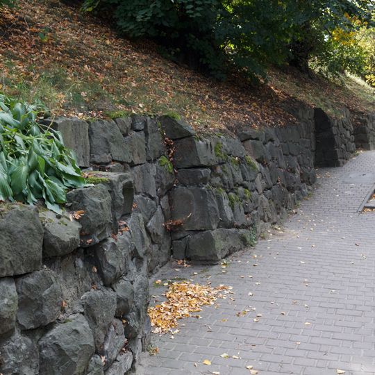 Mur oporowy skarpy staromiejskiej
