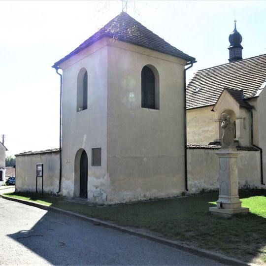 Zvonice u kostela svaté Kateřiny v Tetíně