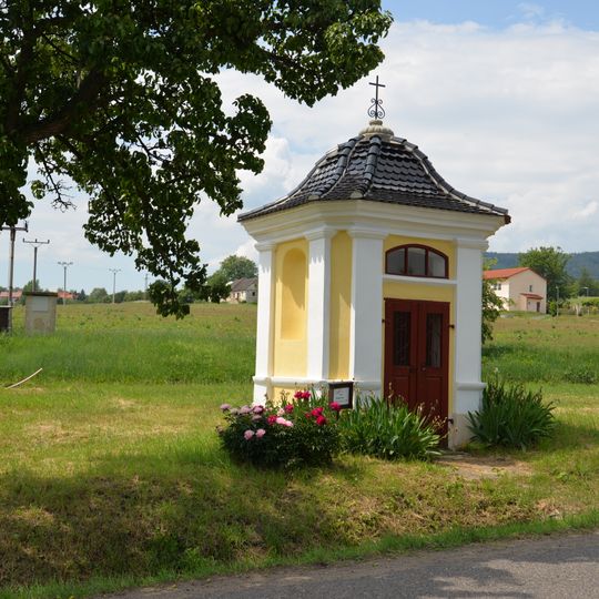 Virgin Mary wayside shrine in Ploskovice