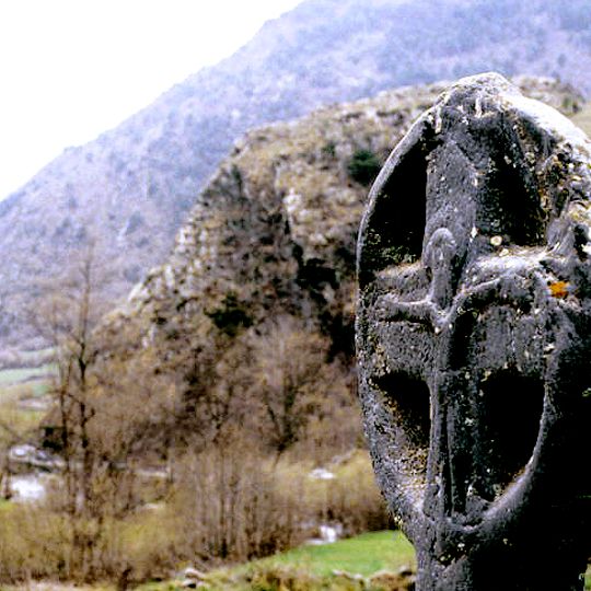 Antiga creu de terme entre Ainet de Besan i Alins 2