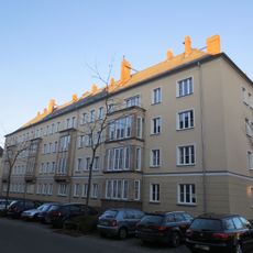 Wohnhausgruppe (Nr. 31 und Nr. 33/35) mit verbindender Pergola Hans-Sachs-Straße 31; 33; 35