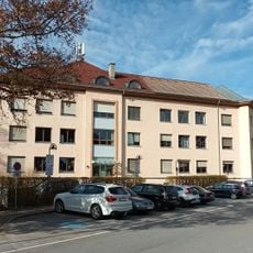 Zwei Wandmalereien, Alte Volksschule