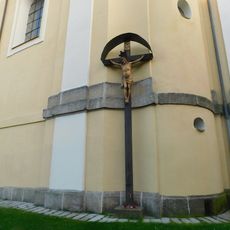 Kříž u kostela Nanebevzetí Panny Marie v Kynšperku nad Ohří