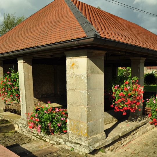 Grande fontaine-lavoir de Velotte
