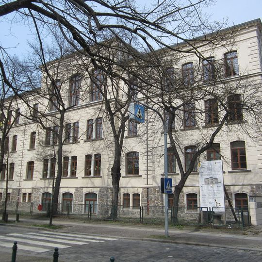 Zwei Schulgebäude Schulze-Delitzsch-Straße 23