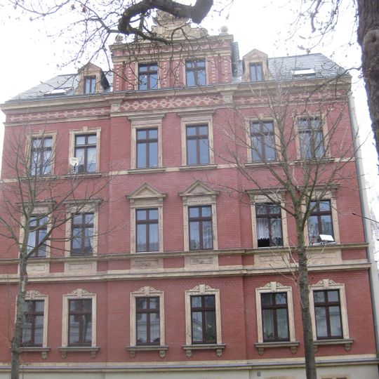 Mietshaus in halboffener Bebauung konzipiert, mit Vorgarten Margaretenstraße 4