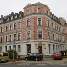 Mietshaus in geschlossener Bebauung in Ecklage mit Vorgarten Gustav-Adolf-Straße 35