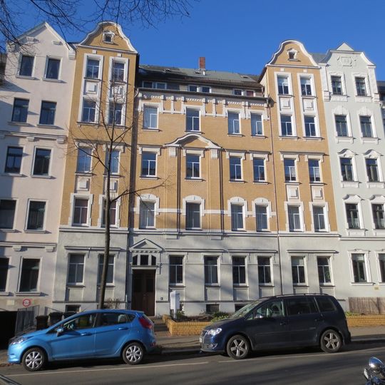 Mietshaus in geschlossener Bebauung Zeißstraße 9