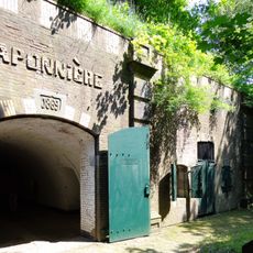 Fort bij Rijnauwen, caponnière met poterne