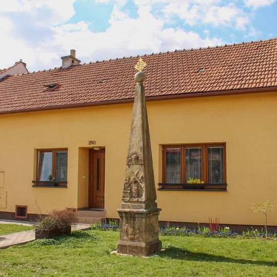 Sloup v Jaroměřicích u kostela