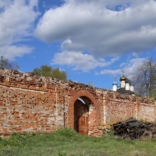 Стены с двумя воротами )