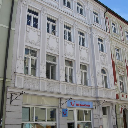 Wohn- und Geschäftshaus