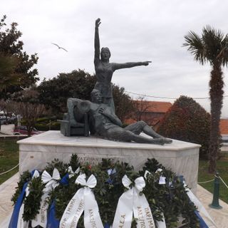 Memorial to Chatzi-Antonis and Domnas Visvizi, Alexandroupoli