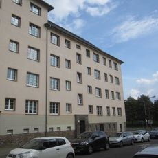 Macherner Straße 10; 12