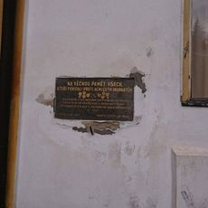 Pamětní deska na myslivně