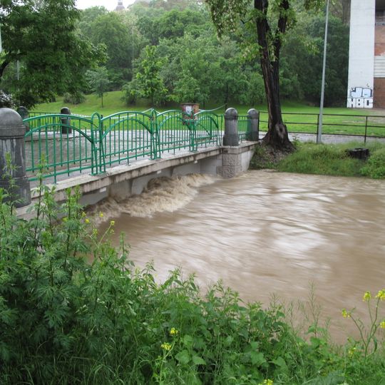 Most přes Botič v prodloužení Svatoplukovy ulice
