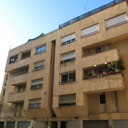 Bloc d'habitatges al carrer Güell, 122