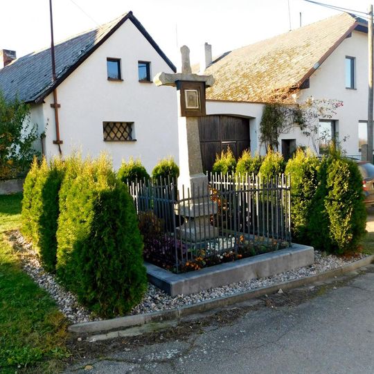 Kříž v centru Dobrohostova