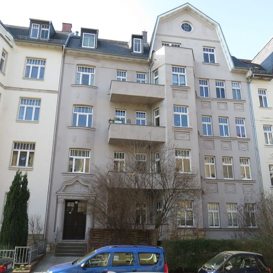 Mietshaus in geschlossener Bebauung mit Vorgarten Georg-Landgraf-Straße 15