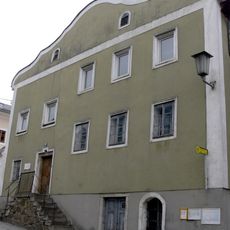 Wohnhaus mit Wirtschaftstrakt