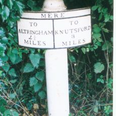 Milepost, S of Bucklow Hill