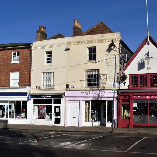 33 And 34, Market Place