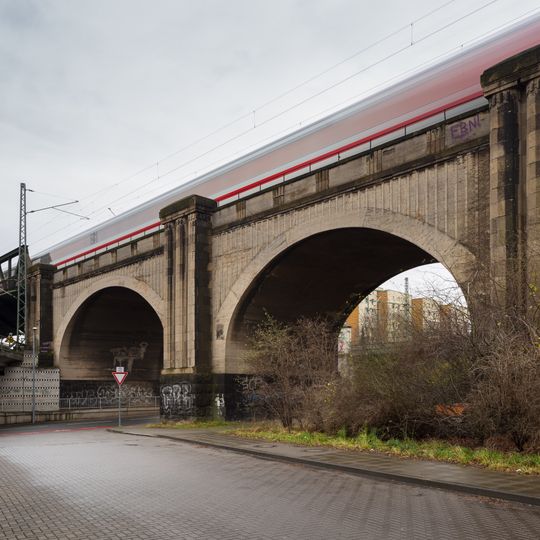 Eisenbahnbrücke in Leinhausen über Schaumburgstraße