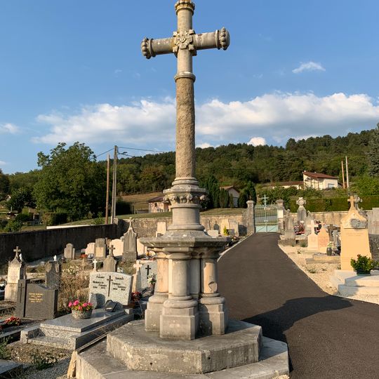 Cemetery cross of Courmangoux