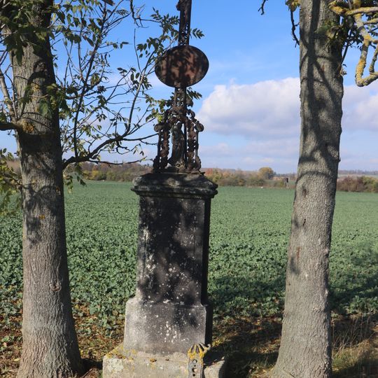 Kříž západně od Bačic