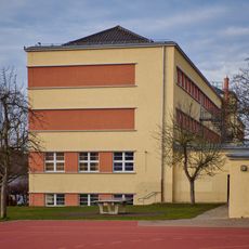 Güllstraße 1, Hauptgebäude