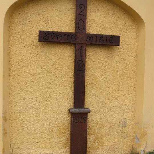Kříž u kostela sv. Linharta v Kdousově
