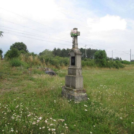 Kříž severně od Horažďovické Lhoty u dráhy