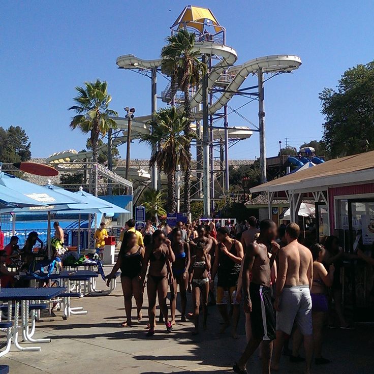 Parco Acquatico Raging Waters