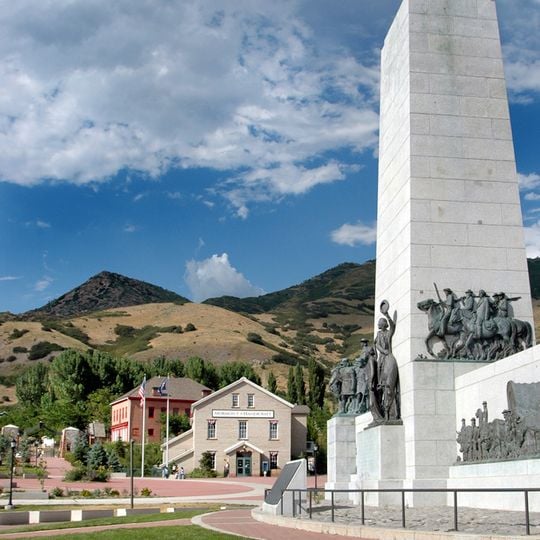 Monumento Este es el lugar