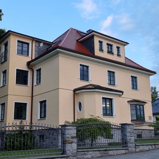 Villa Schulstraße 12