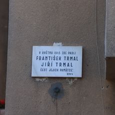 Pamětní deska Františka Trmala a Jiřího Trmala na domě Na Krčské stráni 679/11 v Praze