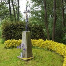 Kříž u rybníku Dožín u Nových Mitrovic