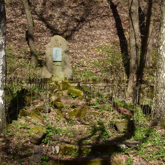 Pomník Petra Bezruče u silnice k Prvnímu mlýnu