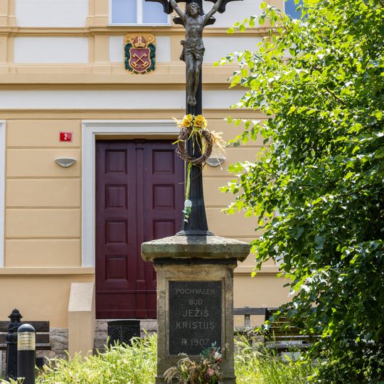 Kříž v Kosoři před kaplí svaté Anny