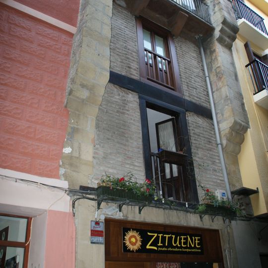 Casa Erdiko 10 / Eliz 7