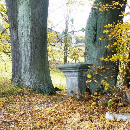 Kříž u polní cesty východně od Mařeniček