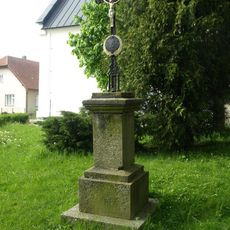 Kříž u kostela svatého Martina v Horních Borech