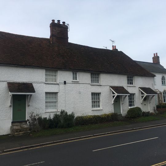 8 10 12, High Street